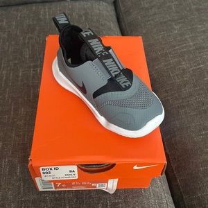 Brand New size 7 Nike Flex Runner